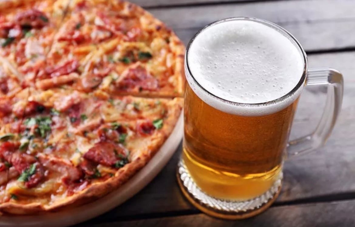 Пицца и Пиво: Идеальное Сочетание для Вечеринки с Друзьями