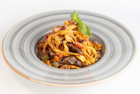 Аррабиата с телятиной